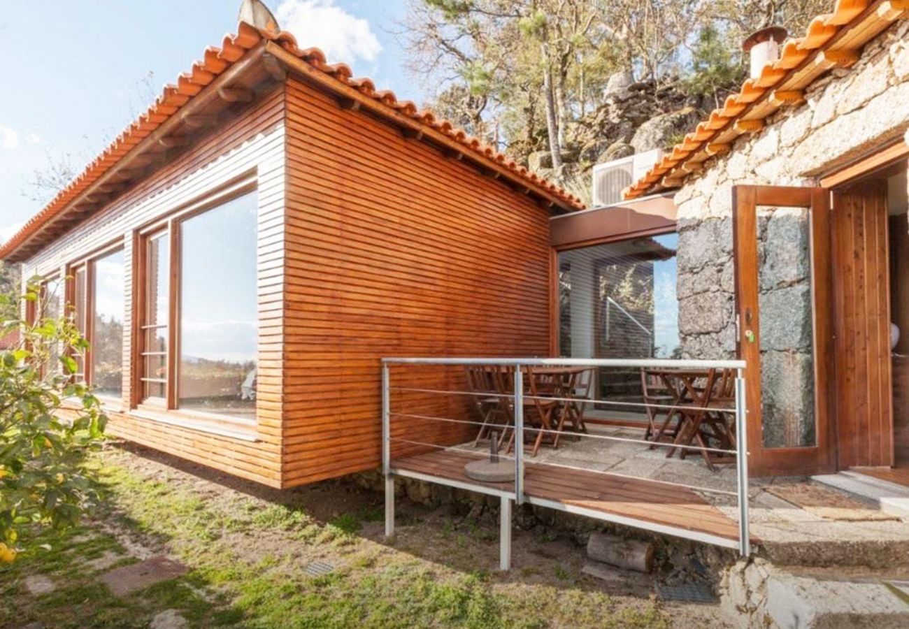 Zona Exterior com Vista Montanha no Gerês Férias Gerês Montanha Natureza Piscina Privada