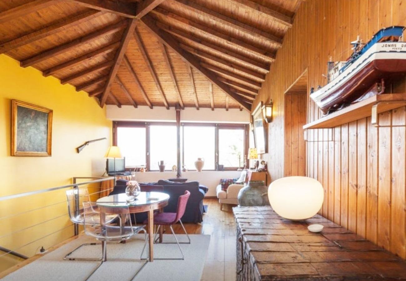 Sala de estar mobilada em alojamento na natureza para férias Sala Casa Férias Natureza Gerês