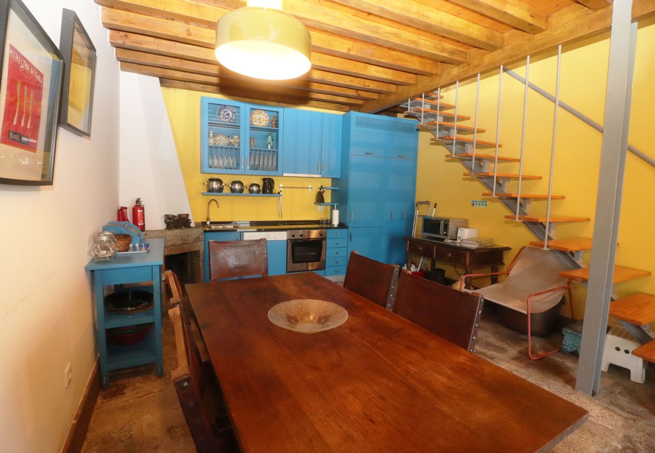 Cozinha com acesso interior em alojamento de férias no Gerês Cozinha Casa Férias Natureza Gerês Montanha