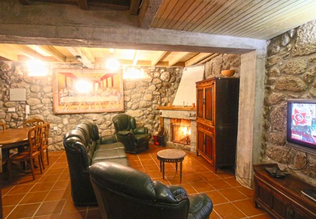 Alojamento rural com lareira para férias na montanha Casa Rural Lareira Natureza Montanha