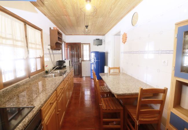 Cozinha rústica em alojamento na natureza Cozinha Equipada Gerês Natureza Férias
