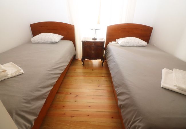 Quarto duplo solteiro equipado e mobilado Quarto Duplo Alojamento Férias Natureza