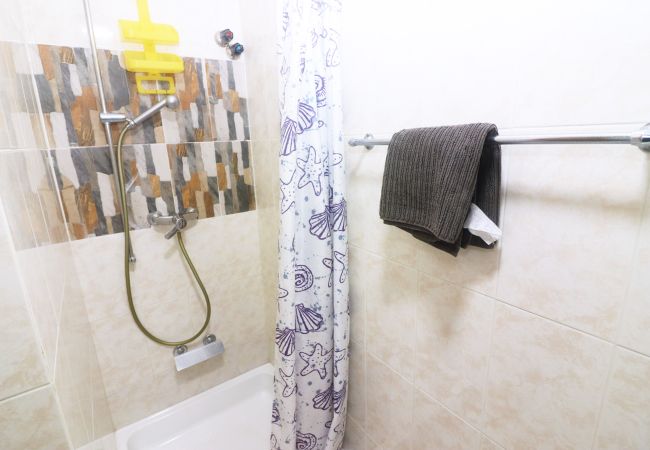 Casa de banho com chuveiro em alojamento de férias Chuveiro Casa férias Gerês Natureza