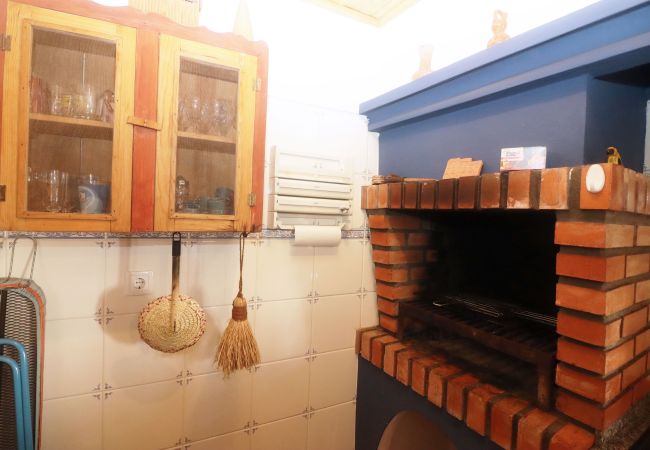 Cozinha com forno interior em alojamento rural Cozinha Equipada Férias Natureza Montanha
