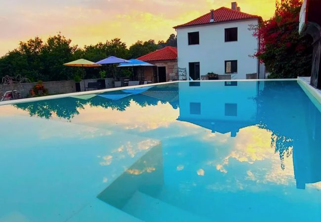 Quarto em Vila Verde - Ref. 384255 Quarto em Vila Verde - Ref. 384255