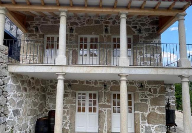 Entrada Principal Casa Mãe Quinta do Ribeiro  Alojamento Natureza Casa Mãe Férias