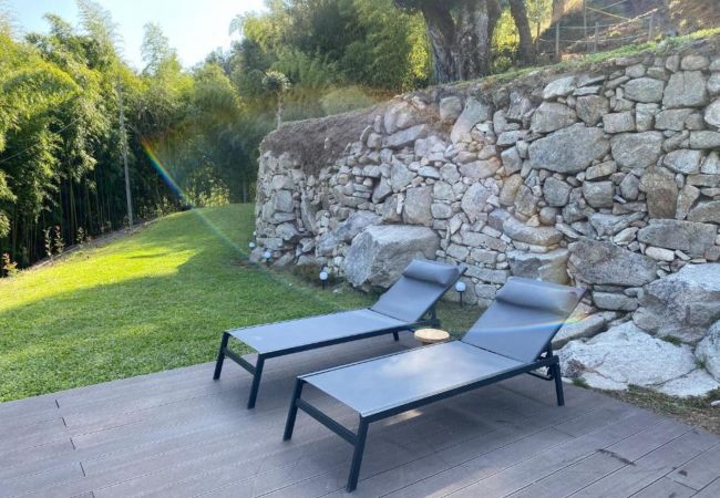 Espaço de lazer junto á piscina Casa Mãe - Quinta do Ribeiro Lazer Piscina Montanha Relax Alojamento Natureza