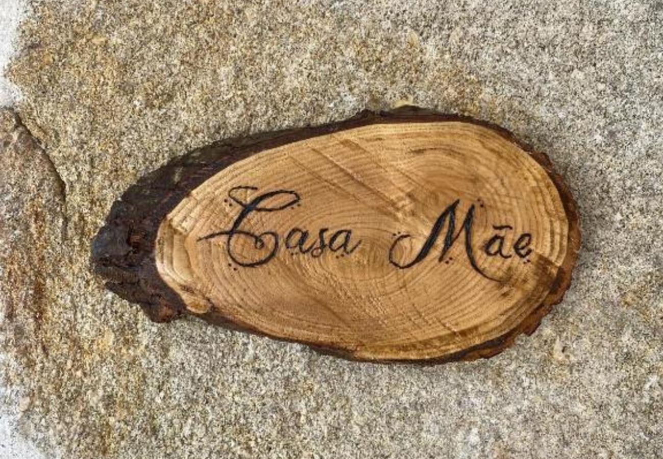 Detalhes da placa Casa Mae Quinta do Ribeiro  Detalhes Natureza Alojamento Rural