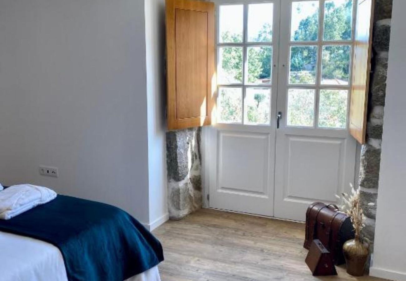 Quarto de casal vista montanha na natureza  Quarto Vista Montanha Natureza Férias Gerês