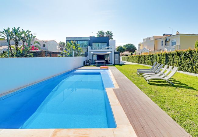 Villa/Dettached house in Vilamoura - Ref. 270309