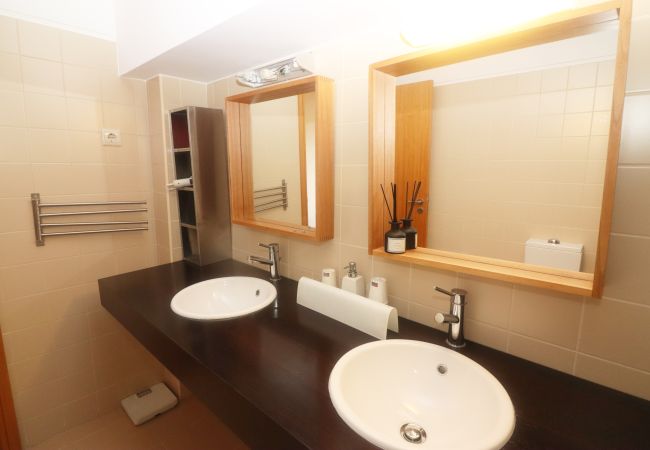 Baño equipado en casa de vacaciones en Gerês WC Alojamiento Vacacional Naturaleza Gerês Montaña