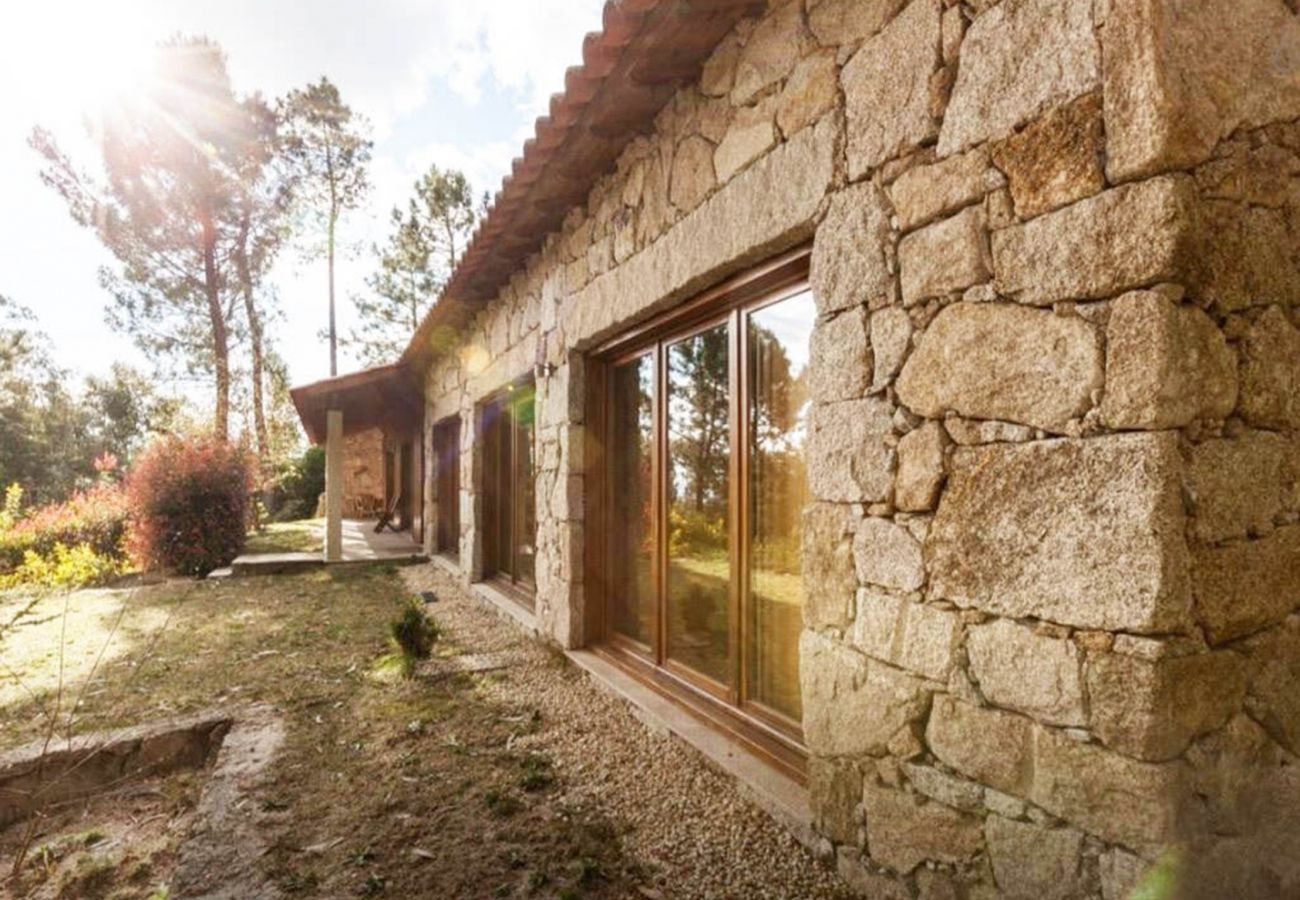 Casa vacacional con piscina privada en la montaña Casa Vacaciones Naturaleza Serra Piscina