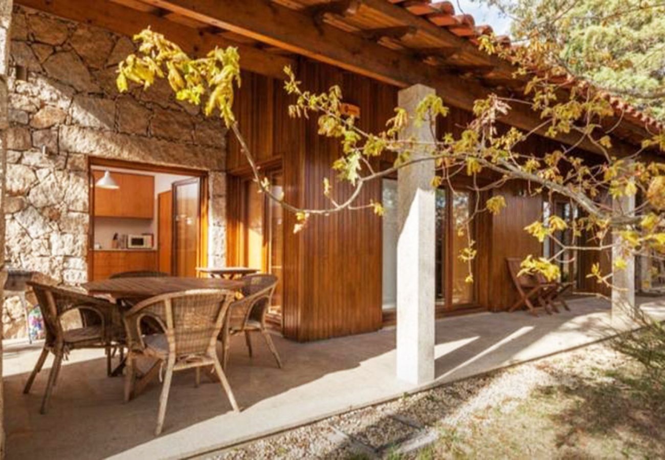 Zona de ocio al aire libre Casa de vacaciones en la naturaleza Casa vacacional Naturaleza Vista a la montaña Piscina privada
