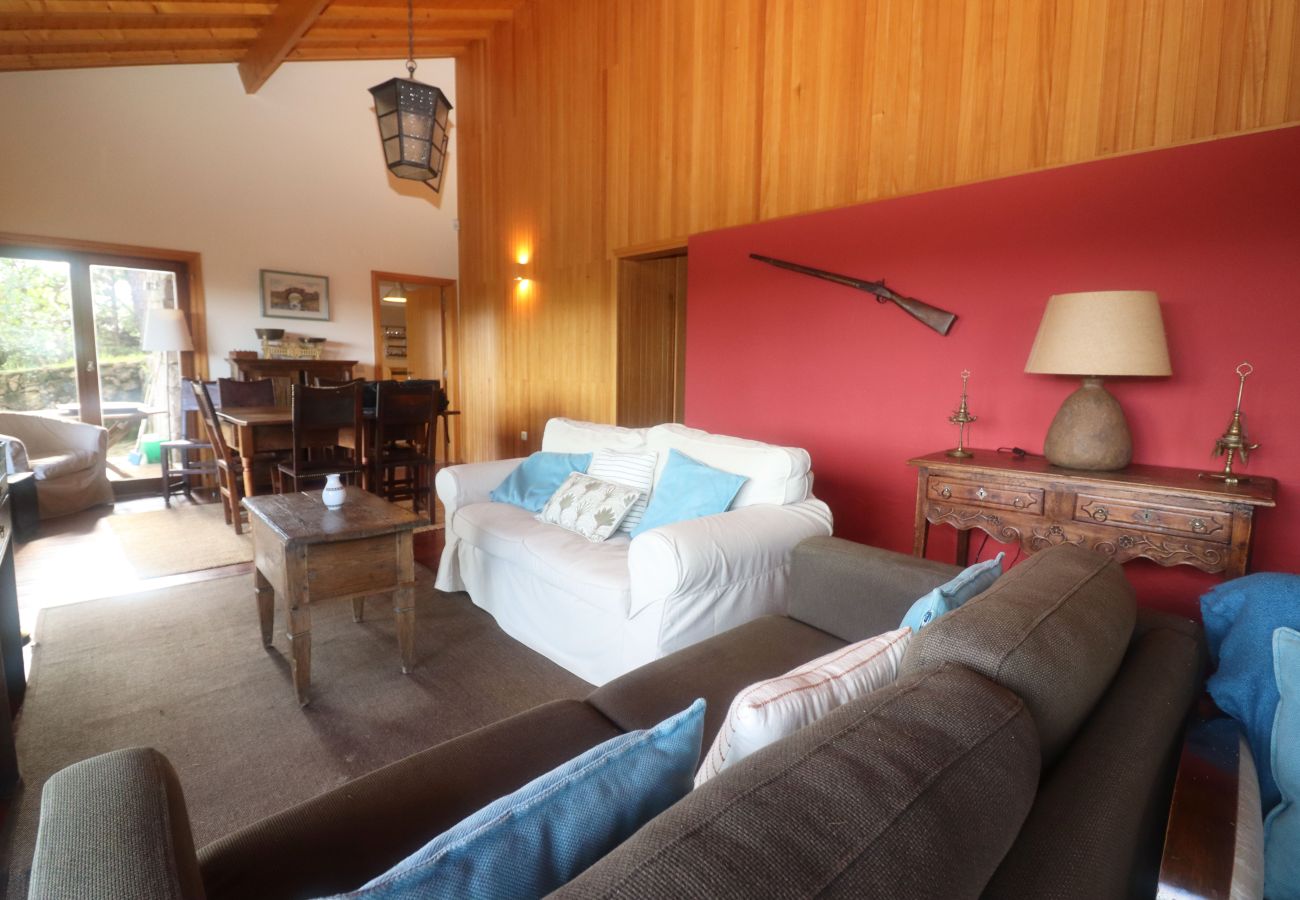 Habitación equipada alojamiento en la naturaleza con piscina privada. Habitación Amueblada Alojamiento Vacacional Naturaleza Gerês