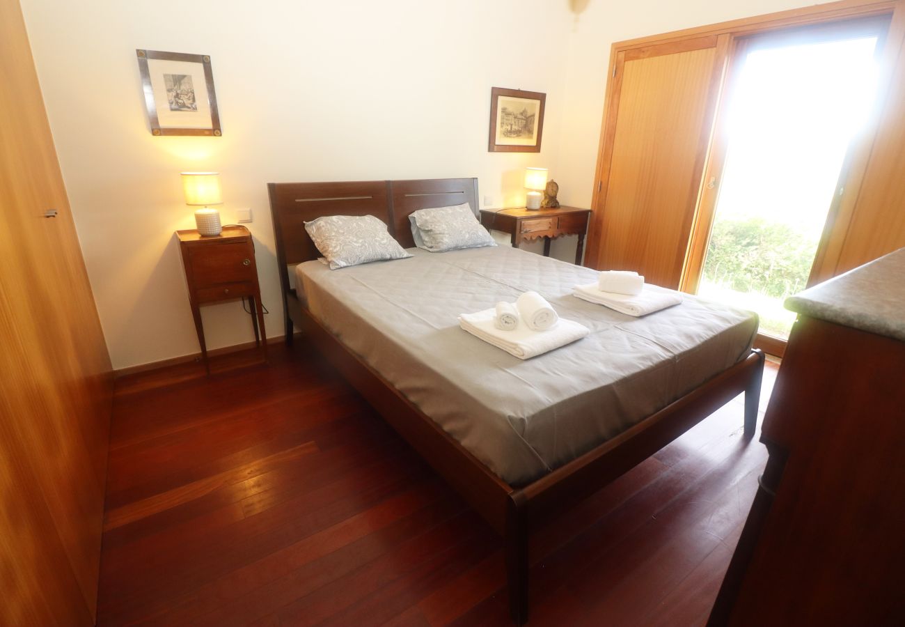 Suite Doble en alojamiento de vacaciones en Gerês Pareja Suite Casa Vacacional Piscina Montaña Naturaleza