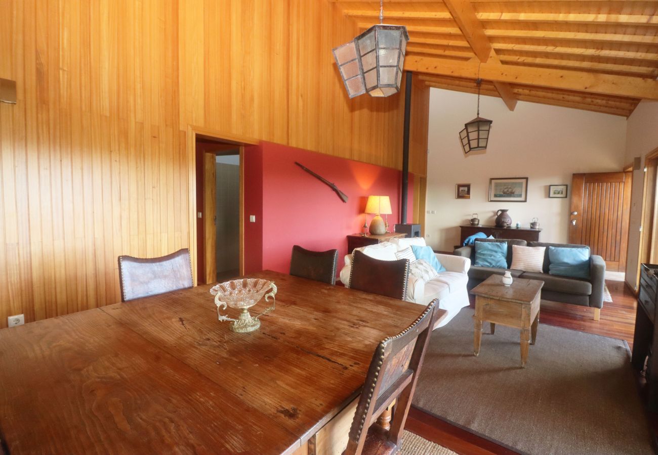 Comedor Casa de vacaciones en la naturaleza Casa equipada con vistas a la montaña y piscina privada