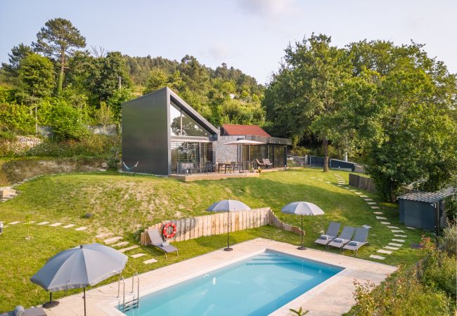 Piscina compartida, jacuzzi y sauna privados, vistas a la montaña