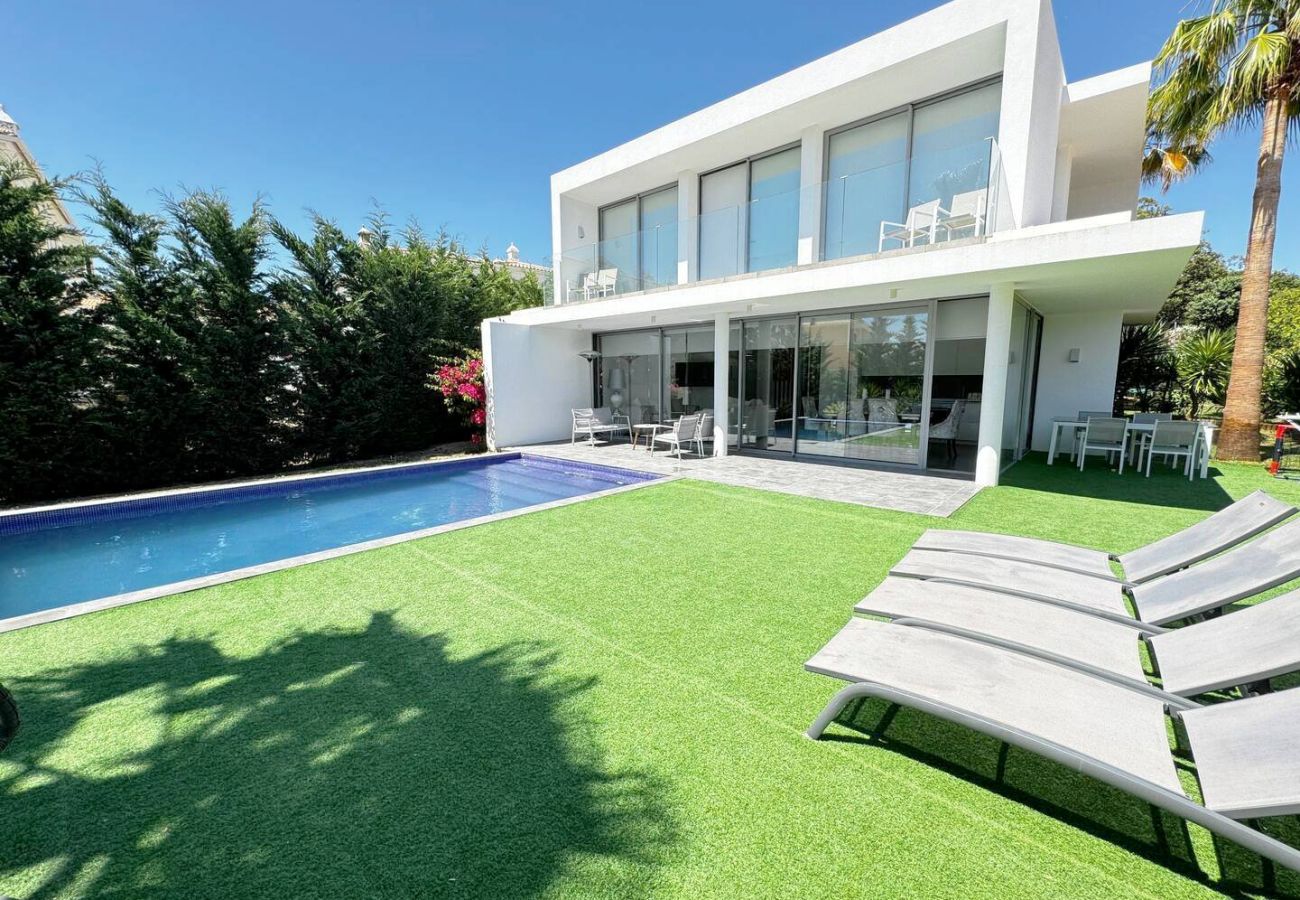 Villa à Pêra - Réf. 684947